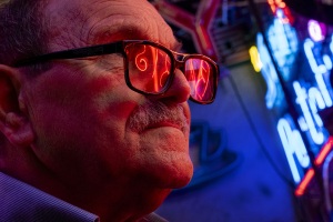 Lekarz neonów / Neon doctor